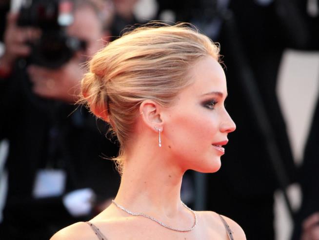 Jennifer Lawrence e Darren Aronofsky presentano Madre!, il film più controverso di Venezia74 Jennifer Lawrence a Venezia 74