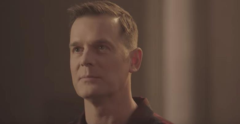 911: Bobby nell'episodio 1x05 Bobby in una scena dall'episodio 1x05 di 911