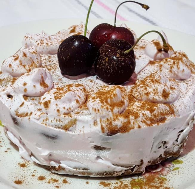 Clafoutis in padella Tortino con crema e ciliegie