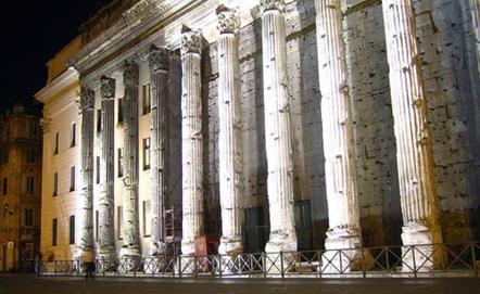 Piazza di Pietra è tra i posti più belli e meno conosciuti di Roma. Il Tempio di Adriano a Piazza di Pietra