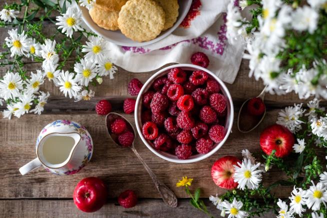 Una guida con tante ricette e consigli per preparare una colazione sana per i bambini Una guida per preparare una colazione sana per i bambini con tante ricette e suggerimenti