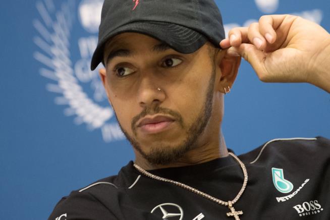 Lewis Hamilton è stato criticato per un commento sessista sul nipote Il campione di Formula Uno Lewis Hamilton dopo una gara