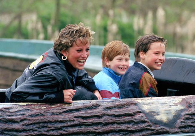 Lady Diana, l'ultima telefonata con i figli Harry e William Lady Diana con Harry e William