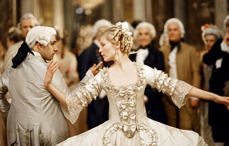 Marie Antoinette Marie Antoinette vestita da sposa in fase di danza