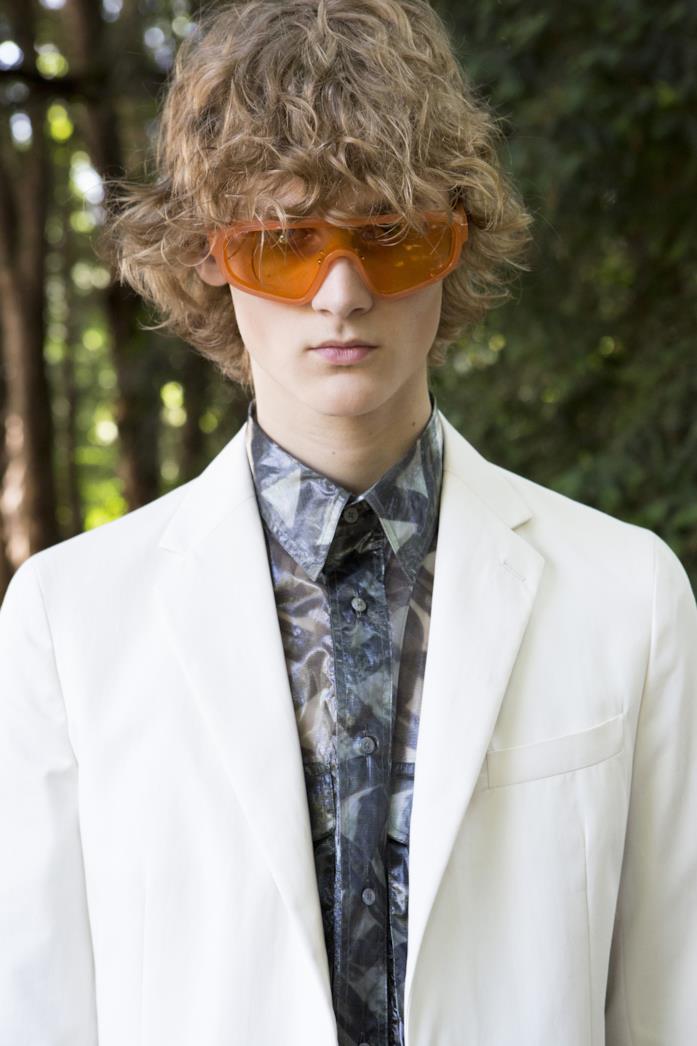 Occhiali a mascherina collezione SS20 Fendi Modello indossa occhiali a mascherina collezione SS20 Fendi