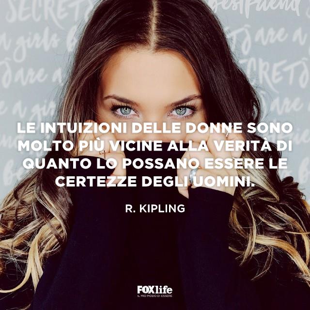 Frase Kipling Primo piano di donna con gli occhi chiari
