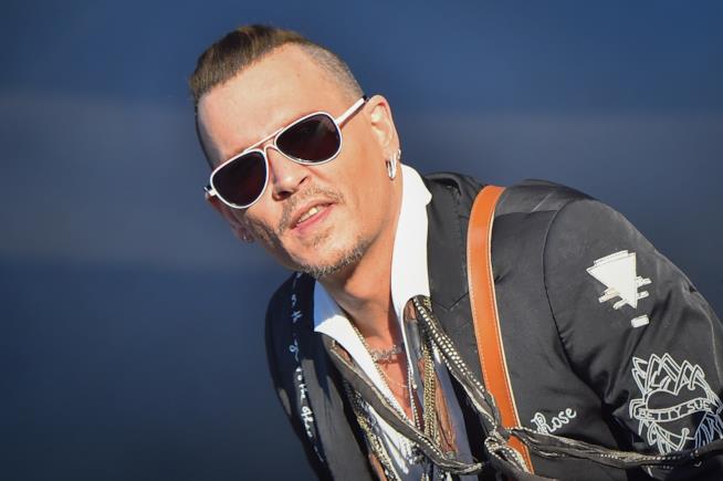 Johnny Depp sul palco con gli Hollywood Vampires