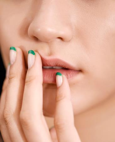 Unghie con smalto Unghie con smalto verde