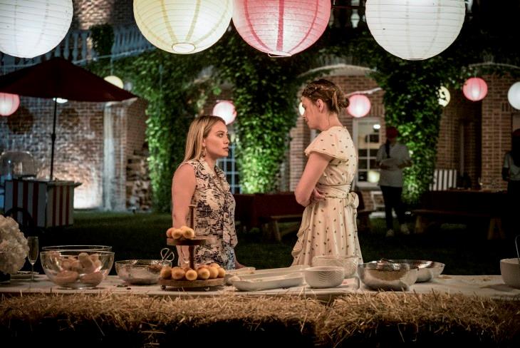 Younger: Kelsey dice la sua a Liza in un'immagine promozionale Younger 4: Kelsey e Liza nell'episodio 9