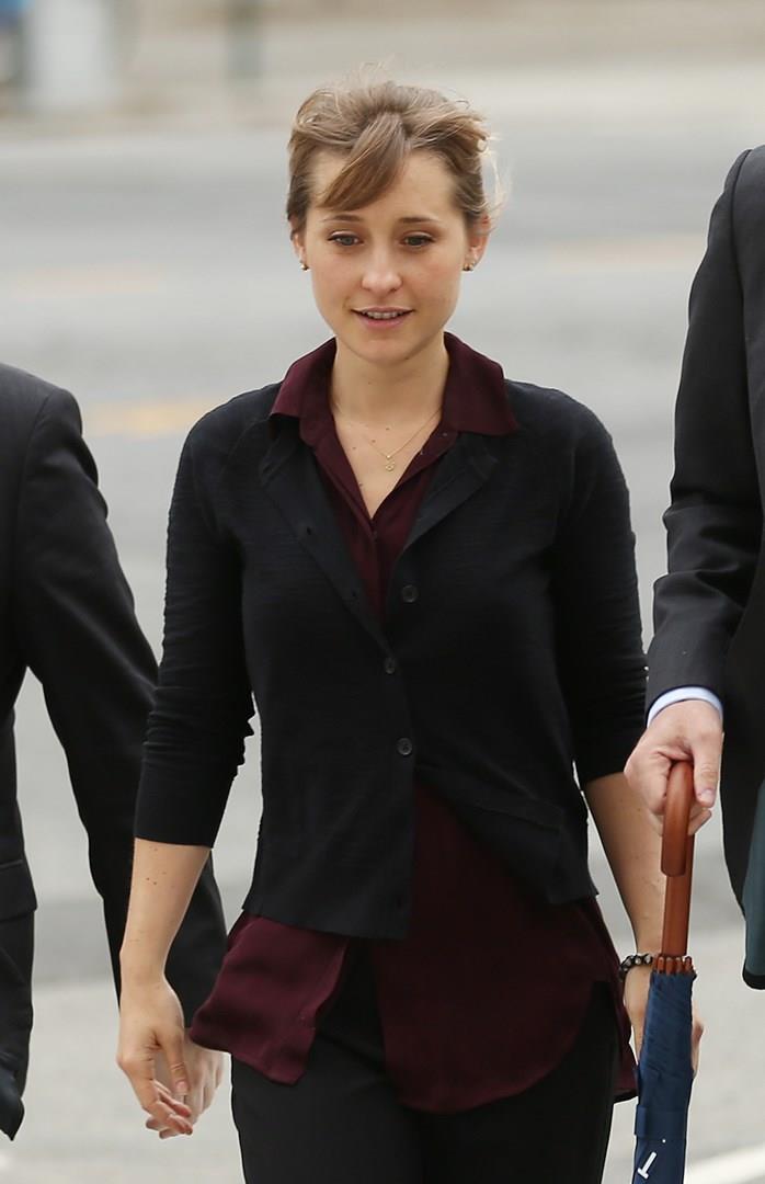 Allison Mack durante le udienze della primavera 2018 Allison Mack