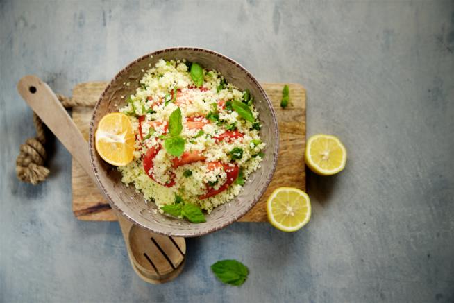 Cuscus con verdure: la ricetta con condimento a base di verza, zucca e zafferano Cuscus con verdure