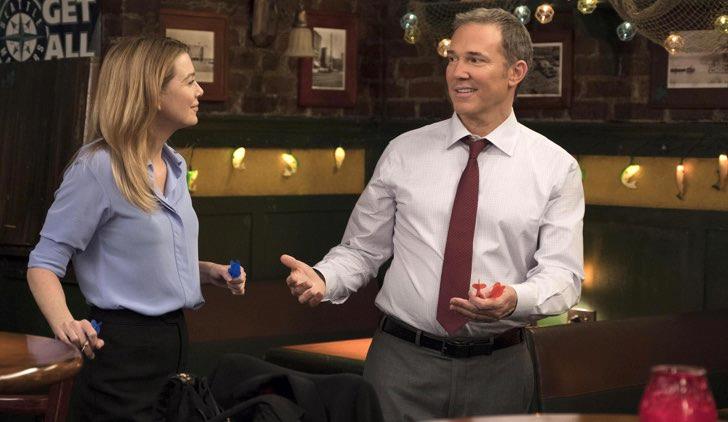 Meredith e David nel bar di Joe in Grey's Anatomy 14x22 Meredith e David nel bar di Joe in una scena di Grey's Anatomy 14x22