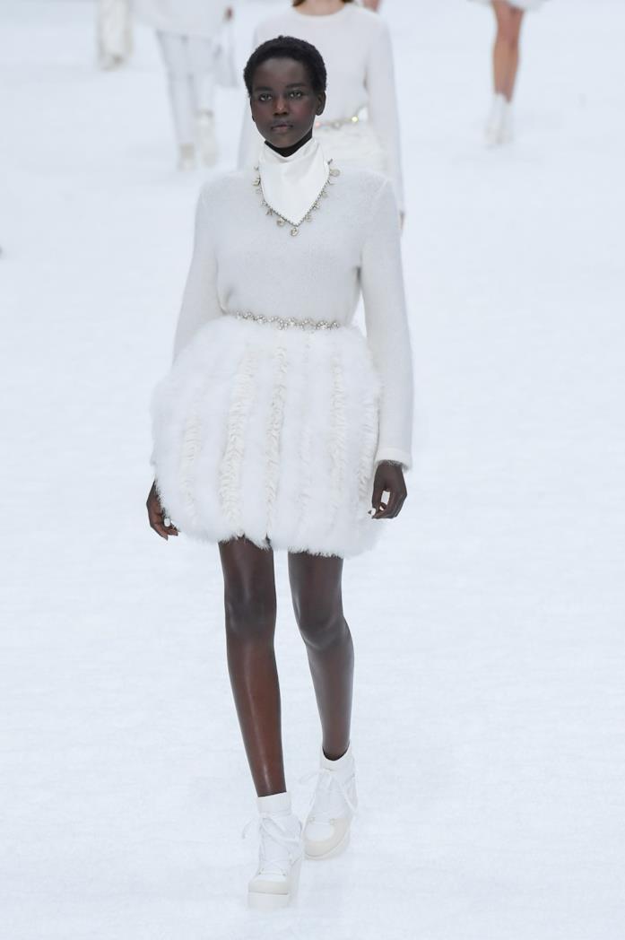 Sfilata Chanel Un look della Sfilata Chanel