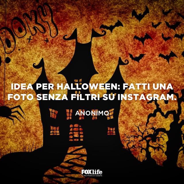 Frase spiritosa Halloween Illustrazione di un castello