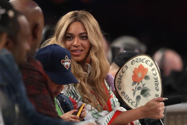 Beyoncé vuole comprare la squadra di basket di Houston Beyoncé durante una partita di basket