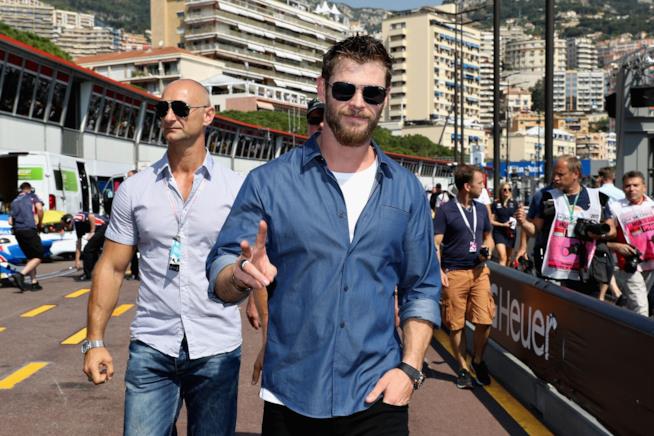 Chris Hemsworth smentisce la sua rivalità con il fratello Liam Chris Hemsworth al grand Prix di Monaco