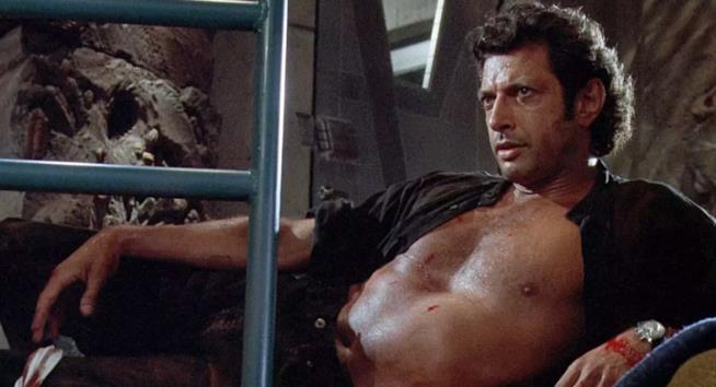 Jeff Goldblum a petto nudo in Jurassic Park Il dottor Ian Malcolm in Jurassic Park