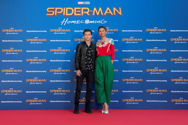 Si parla di un amore sbocciato tra Zendaya e Tom Holland Zendaya e Tom Holland durante la promozione di Spider-Man: Homecoming