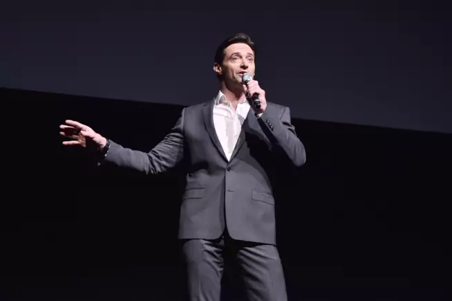 Hugh Jackman canta Volare durante le sue vacanze italiane Hugh Jackman sul palco