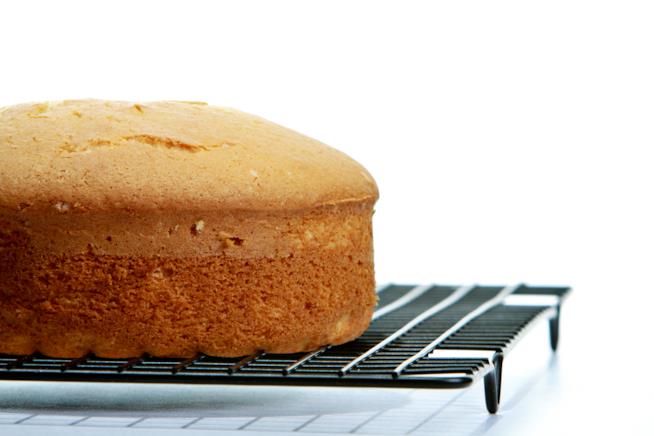 Pan di Spagna con uova, zucchero e farina Come cucinare il Pan di Spagna alla perfezione