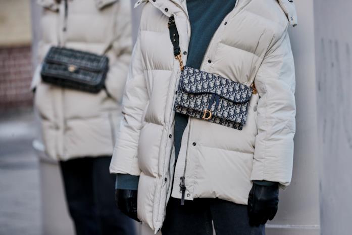 Borse autunno inverno 2019-2020 Borsa Dior indossata al collo