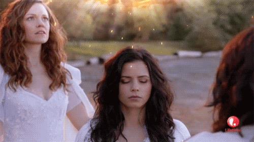 Le sorelle Beauchamp di Le streghe dell’East End Freya e Ingrid Beauchamp