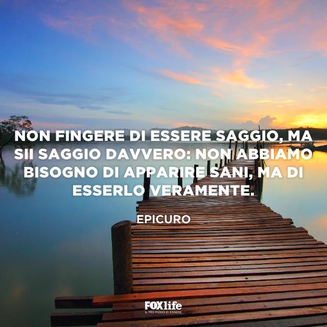Frase Epicuro Pontile sul lago al tramonto