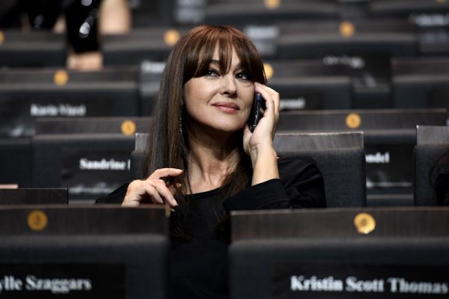 Monica Bellucci presenta a Parigi il nuovo fidanzato Nicolas Lefebvre Monica Bellucci