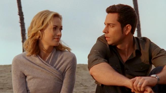 zachary Levi e Yvonne Strahovski in Chuck Una scena della serie Chuck