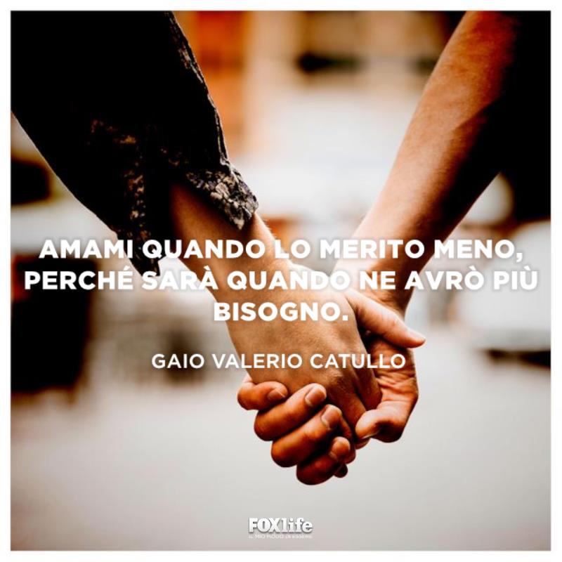 Frase Catullo Mani unite di uomo e donna