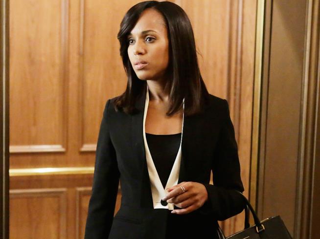 Kerry Washington è incinta, e per questo la sesta stagione di Scandal sarà composta da 16 episodi Olivia Pope vestita di nero e pronta all'azione