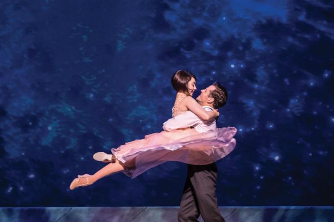 Il musical An American In Paris al cinema a maggio Una foto di scena del musical An American In Paris