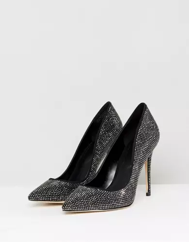 Scarpe a punta con borchie di cristallo