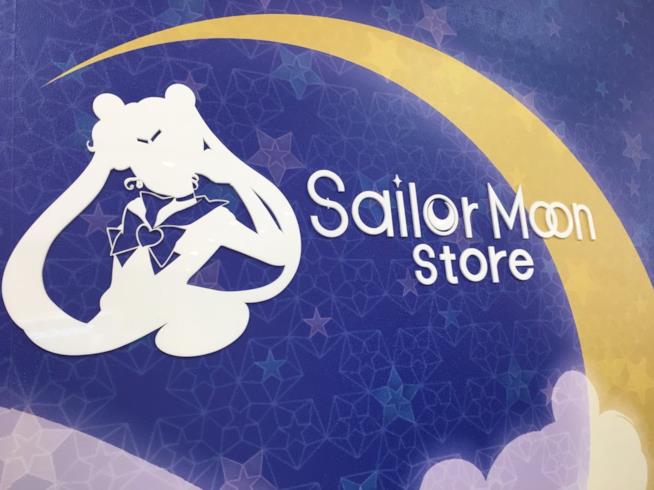 Il primo negozio dedicato a Sailor Moon apre a Tokyo Interno del negozio dedicato a Sailor Moon