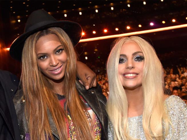 Beyoncé ha fatto un regalo speciale a Lady Gaga Lady Gaga e Beyoncé