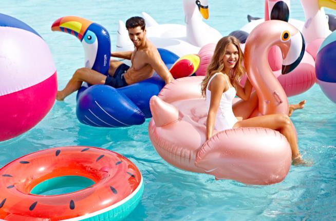Materassini gonfiabili da piscina di Sunnylife Migliori materassini da piscina di Sunnylife