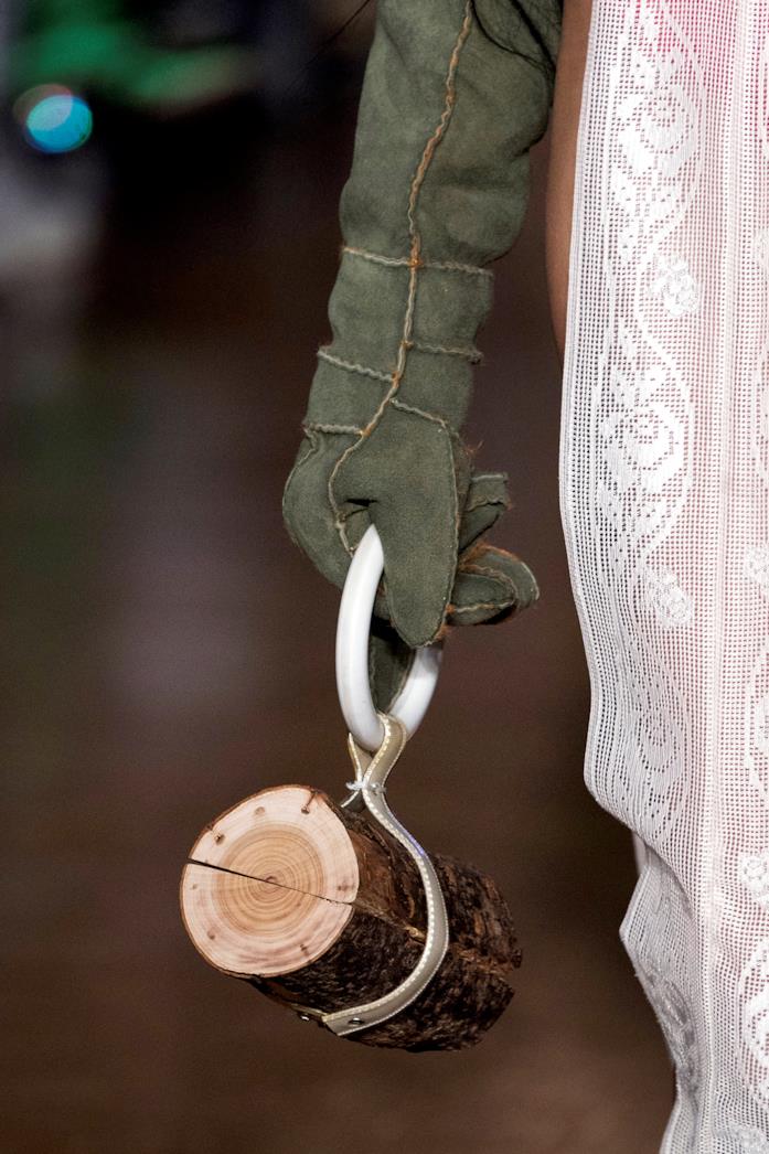 Central Saint Martins London Fashion Week 2019 2020 La tronco-baguette di Central Saint Martins
