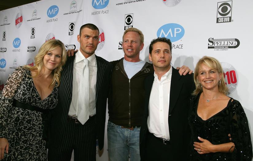 BH90210, gli ultimi selfie dal set del revival Il cast di Beverly Hills 90210