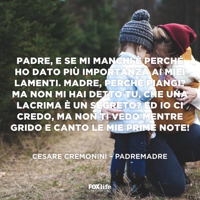 Citazione cremonini Una donna tiene stretti a se i suoi figli
