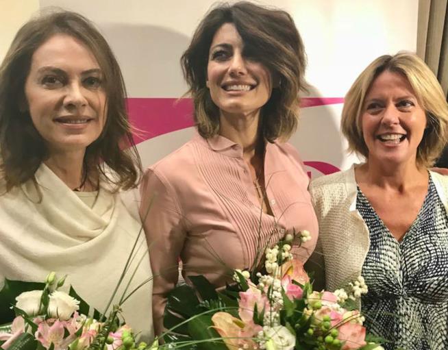 FS lancia l'iniziativa Frecciarosa 2017, per la prevenzione del tumore al seno Elena Sofia Ricci, Samanta Togni e il Ministro Lorenzin alla conferenza stampa di Frecciarosa 2017
