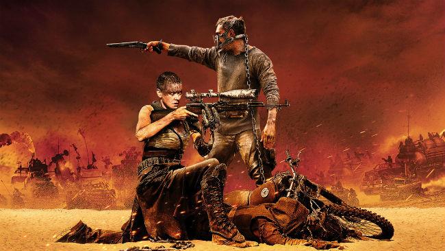 Mad Max: Fury Road Charlize Theron e Tom Hardy in una scena di Mad Max: Fury Road