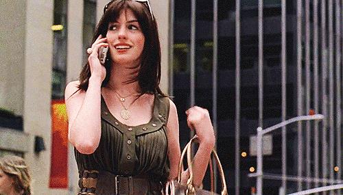 Andy - Il diavolo veste Prada Una GIF di Andy ne Il diavolo veste Prada