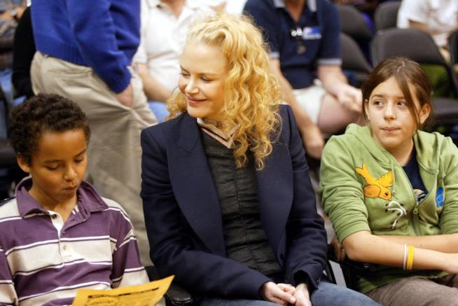 Nicole Kidman ripudiata dai figli adottivi per colpa di Scientoloy Nicole Kidman con i figli Connor e Isabella