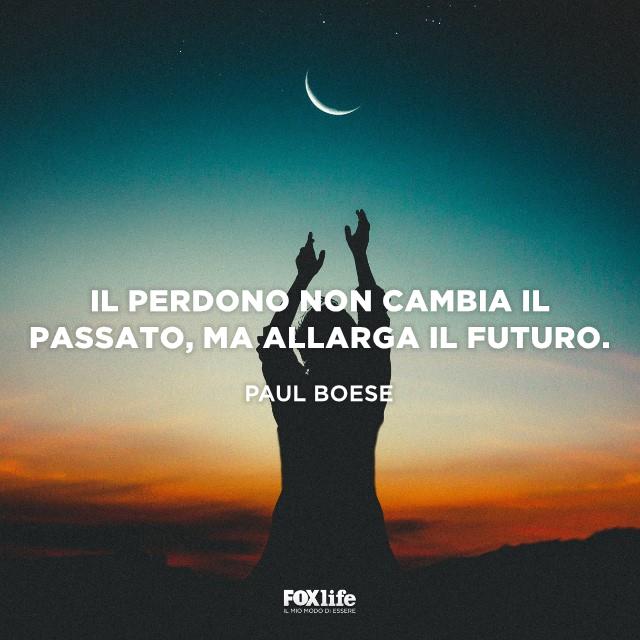 Frase Boese Ragazza tende le braccia verso la luna