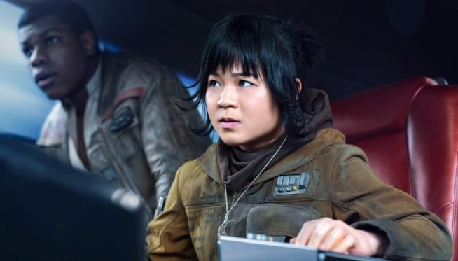 Kelly Marie Tran e Johh Boyega in Star Wars: Gli Ultimi Jedi Kelly Marie Tran e Johh Boyega in una scena di Star Wars: Gli Ultimi Jedi
