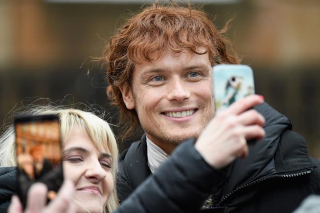 Alcuni fan di Outlander hanno danneggiato la tomba del vero clan Fraser in Scozia Sam Heughan interpreta Jamie Fraser in Outlander