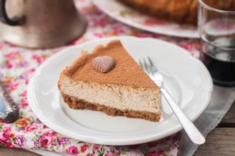 Cheesecake al tiramisù con formaggio e caffè Cheesecake al tiramisù con cacao