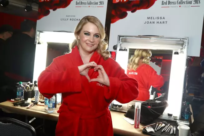 Il cast originale di Sabrina Vita da Strega fa gli auguri agli attori del reboot Melissa Joan Hart