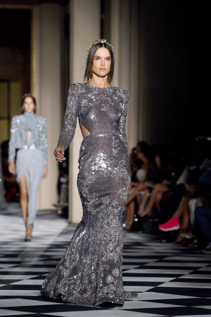 Alessandra Ambrosio in passerella Alessandra Ambrosio veste Zuhair Murad