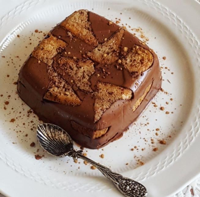 Budino al caffè e cioccolato fondente Dolce al cucchiaino con cioccolato